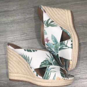 Call It Spring's Andrusha Vegan Floral Espadrilles‎